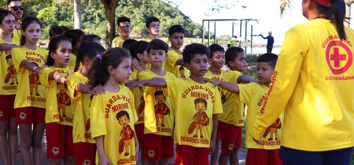 Colônia de Férias “Guarda-Vidas Mirins” transforma as férias das crianças de Piúma em uma grande aventura de aprendizado