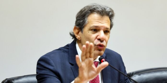 Haddad reafirma que Brasil permanece em negociações com os EUA. Brasil não sairá da mesa de negociação com EUA, diz Haddad