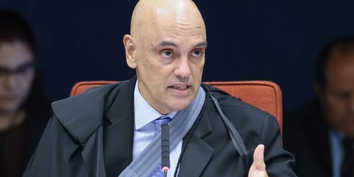 Moraes não decreta prisão de Bolsonaro apesar de violações Moraes decide não prender Bolsonaro por descumprimento de cautelar