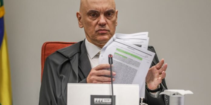 Alexandre de Moraes mantém prisão de kid preto pela trama golpista