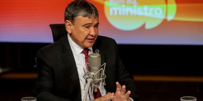 Tarifaço pode desequilibrar mercado interno no Brasil, alerta ministro