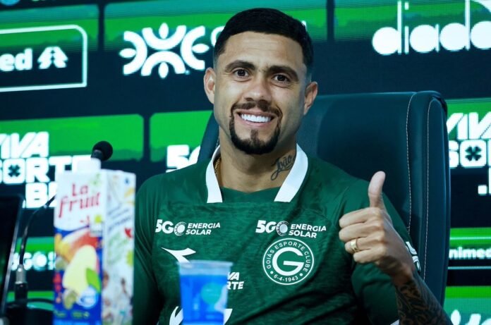 Vitória realiza maior investimento na contratação de jogador do Goiás Goiás