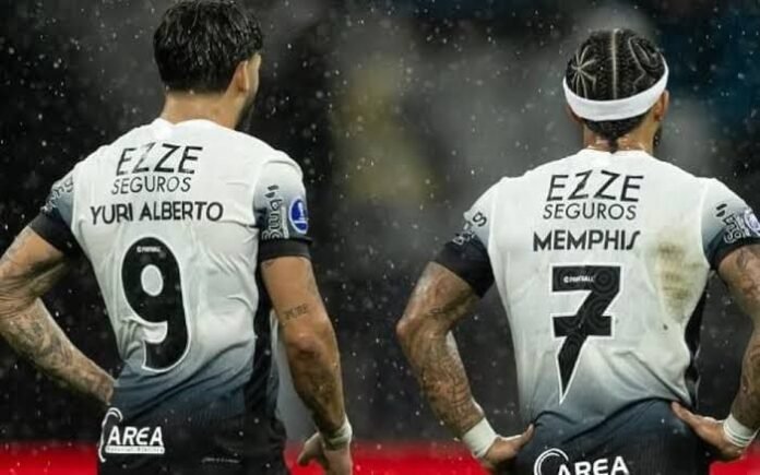 Yuri Alberto e Memphis Depay em ação pelo Corinthians. Foto: Divulgação