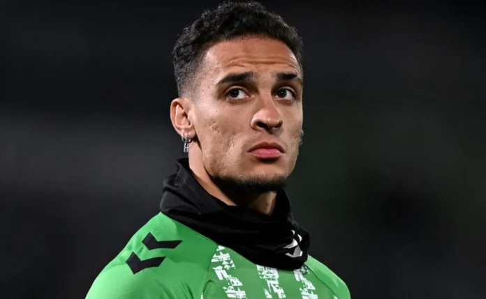 Antony aceita renovar com o Manchester United para viabilizar retorno ao Real Betis