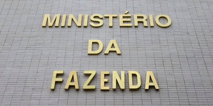 CMN revisa regras de crédito para firmas afetadas por tarifas CMN ajusta regulamentação de crédito a empresas afetadas por tarifaço