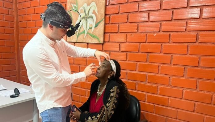 Mais de 70 idosos recebem atendimento em ação de saúde ocular em Cachoeiro - Prefeitura de Cachoeiro de Itapemirim