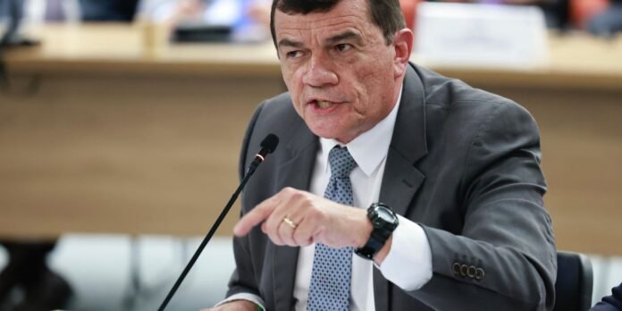 Defesa alega que ex-ministro atuou 