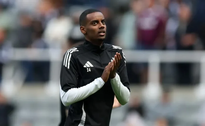Isak desafia limitação: Treinador do Newcastle exige comprometimento total! Isak, alvo do Liverpool, leva ultimato do técnico do Newcastle: “Estamos focados”