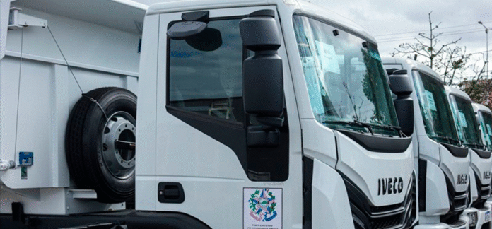 Piúma recebe novo caminhão basculante do Governo do Estado