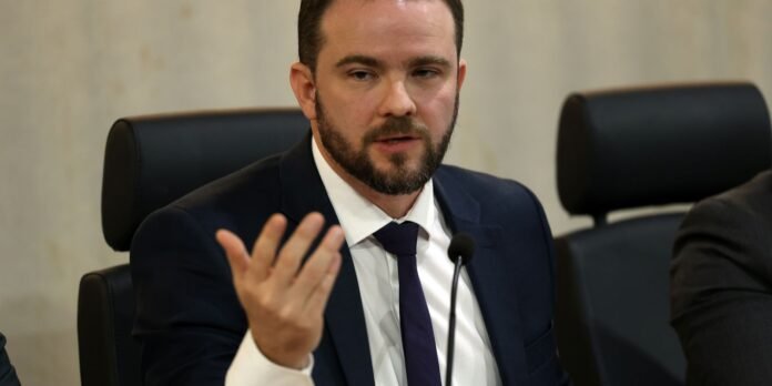 Orçamento de 2026 tem meta de superávit de R$ 34,3 bilhões