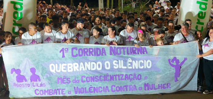 Piúma mobiliza mais de mil participantes na 1ª Corrida Noturna pelo fim da violência contra a mulher