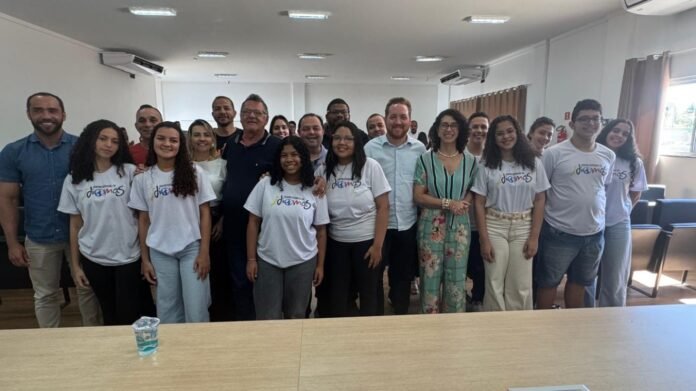 Notícia Secretário de Estado da Educação visita Anchieta e celebra aprovação de oito estudantes no intercâmbio SEDU - Prefeitura Municipal de Anchieta