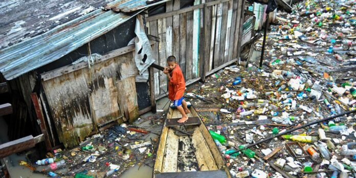 Fiocruz alerta para contaminação da Amazônia por plásticos