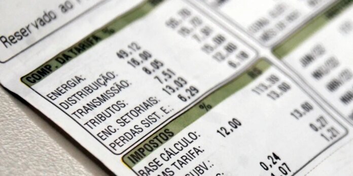 Aneel reduz bandeira para vermelha 1 na conta de luz em outubro