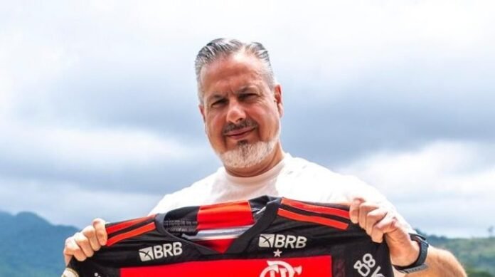 Flamengo se antecipa e garante contratacao de joia cobiçada, aproveitando Flamengo aproveita 'brecha' deixada pelo Vasco e contrata joia que era alvo antigo