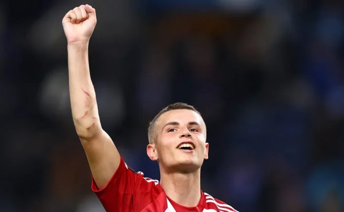 Leverkusen recusa pagar R$ 126,86 milhões por Mouzakitis; Olympiacos mantém valor e atrai Benfica, Arsenal e Milan