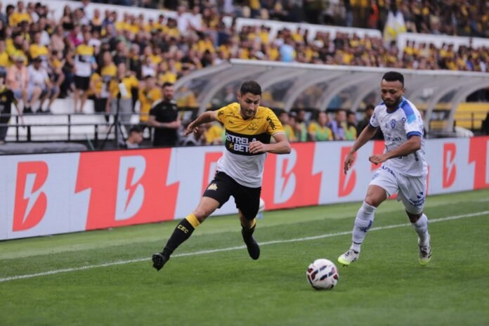 Após 11 jogos sem vencer, Paysandu derrota o Criciúma e respira
