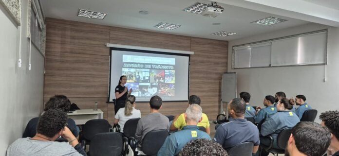Polícia Civil realiza palestras sobre investigação em crimes de trânsito em empresa de logística de Vitória