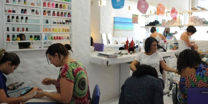 Anvisa proíbe duas substâncias utilizadas em unhas em gel