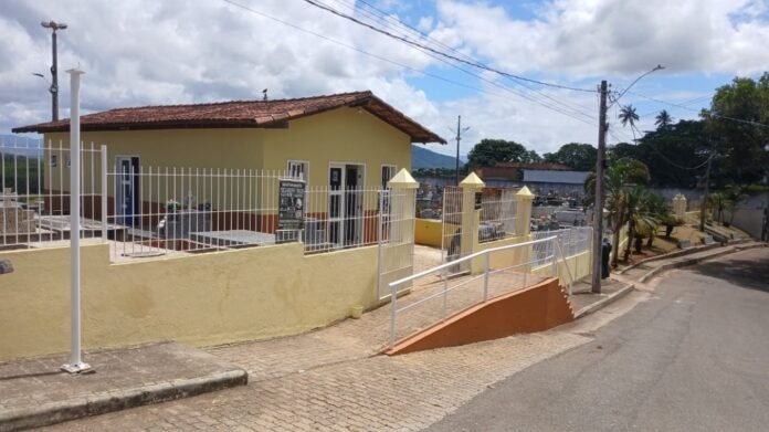 Cemitérios de Anchieta recebem cuidados especiais para o Dia de Notícia Prefeitura prepara cemitérios para o Dia de Finados - Prefeitura Municipal de Anchieta