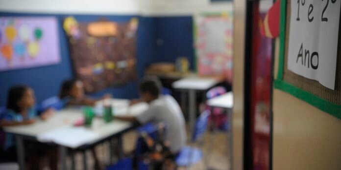 Educação deve ser direito e não herança de classe, diz especialista