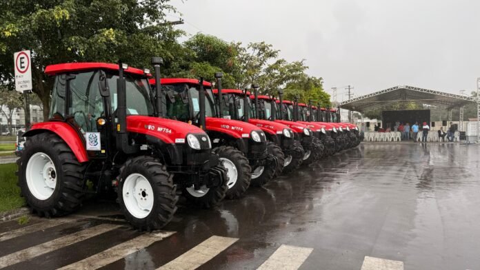 Governo do ES entrega equipamentos para fortalecer agricultura nos municípios