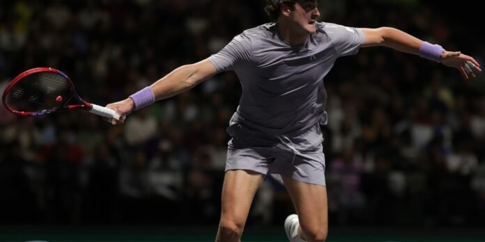 João Fonseca vence Shapovalov e avança no Masters 1000 de João Fonseca vence Shapovalov na estreia do Masters 1000 de Paris