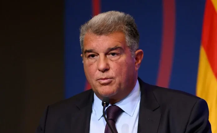 Joan Laporta faz visita surpresa ao CT do Barcelona para motivar elenco após derrota no El Clásico