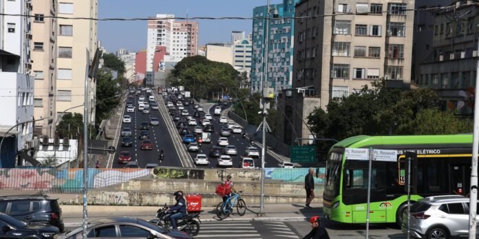 Meta de emissões atualizada reduz impactos climáticos em 17% Novas metas de emissão reduzem em 17% impacto no clima