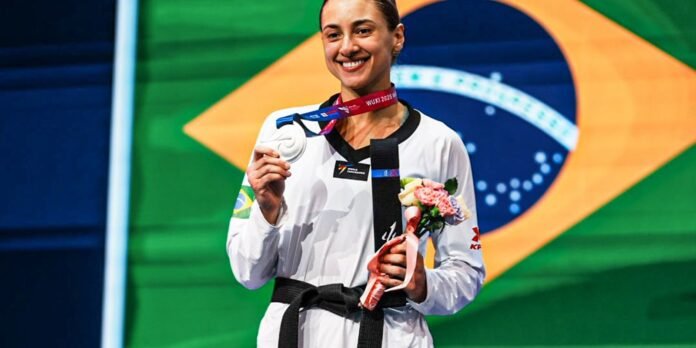 Milena Titoneli conquista prata no Mundial de Taekwondo Milena Titoneli é prata no Mundial de taekwondo, o 3º pódio do Brasil
