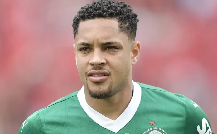 Tottenham terá que pagar R$ 282 milhões para assinar com Vitor Roque, do Palmeiras