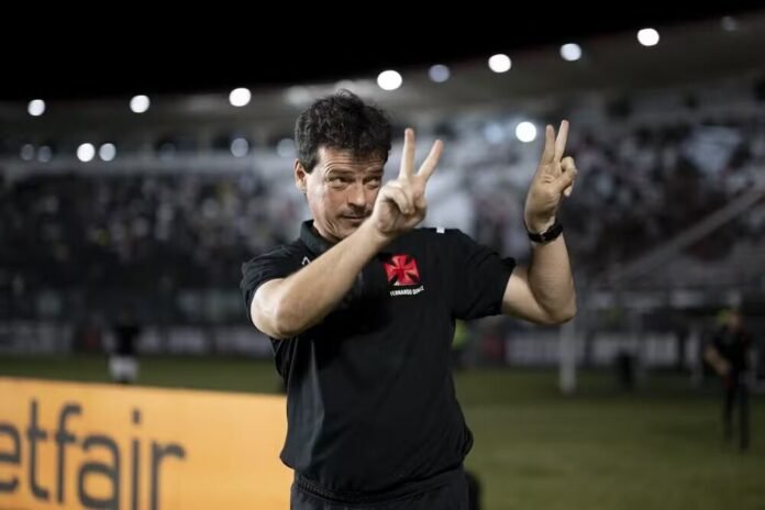 Vasco deve renovar contrato de Fernando Diniz com aumento salarial Fernando Diniz, técnico do Vasco