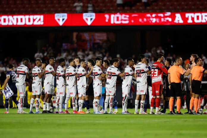 São Paulo se classificou para o mata-mata da Libertadores. (Foto: Rubens Chiri e Paulo Pinto/SPFC)