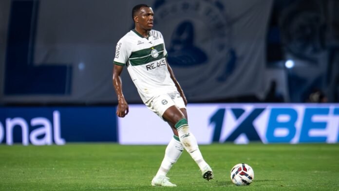 Coritiba vence Avaí na Ressacada (Foto: JP Pacheco)