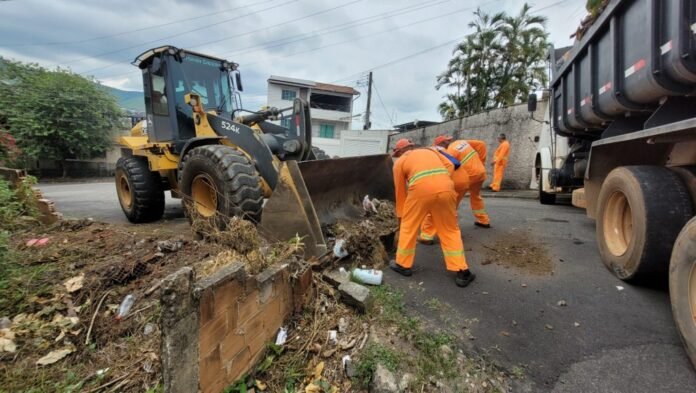 Ibitiquara recebe serviços de limpeza e prefeitura chama atenção para descarte irregular - Prefeitura de Cachoeiro de Itapemirim