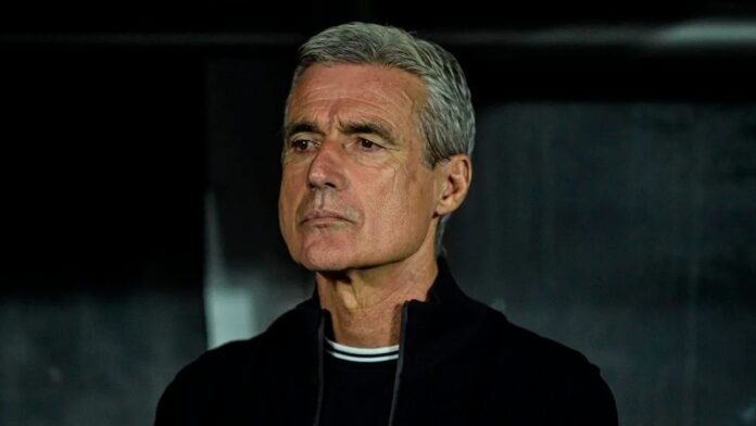 Grêmio já sabe o valor do salário do técnico que esta no radar tricolor para 2026