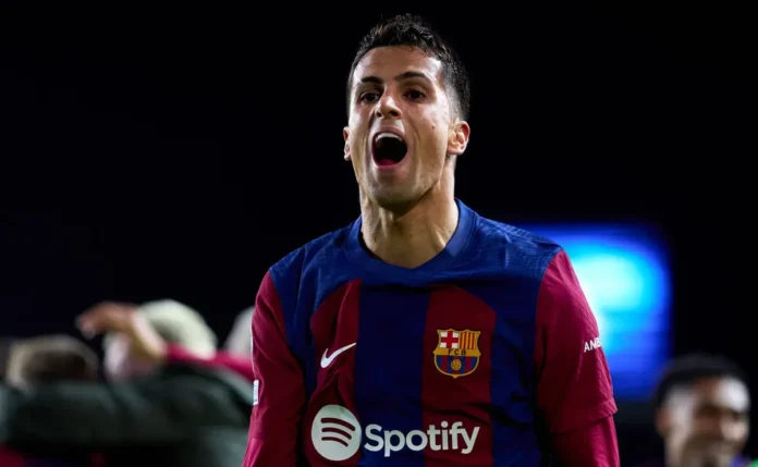 Barcelona precisa escolher entre contratar João Cancelo ou um zagueiro, diz Fabrizio Romano