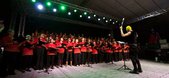5ª Cantata de Natal emociona Piúma e transforma a Praça Dona Carmem em um grande encontro de fé e esperança