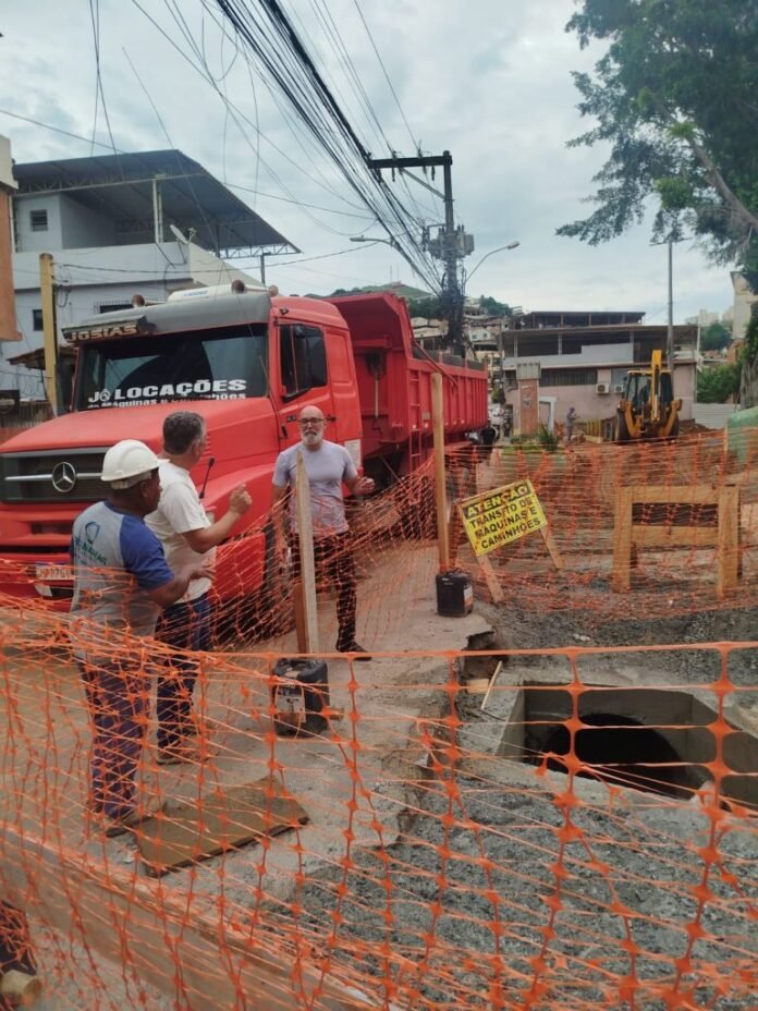 Avenida Etelvina Vivácqua tem trânsito interditado nesta segunda-feira para finalização de obras de drenagem - Prefeitura de Cachoeiro de Itapemirim