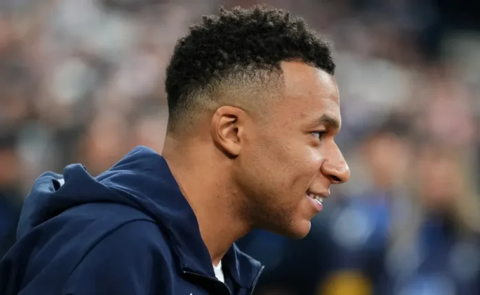 Mbappé afasta protagonismo de Vinicius Junior e encerra 2025 como astro do Real Madrid