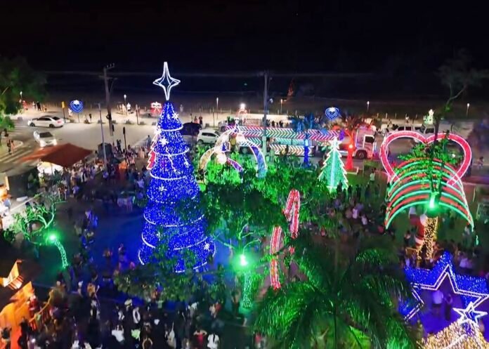 Magia, luz e emoção: Piúma abre oficialmente o Natal Luz 2025