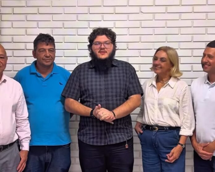 Prefeitura de Cachoeiro anuncia abono de R$ 2 mil para o magistério - Prefeitura de Cachoeiro de Itapemirim