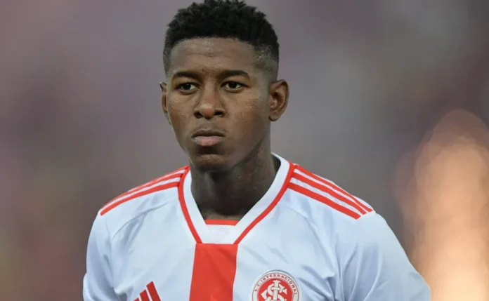 Vitão frustra os planos do Benfica e acerta contrato com o Flamengo