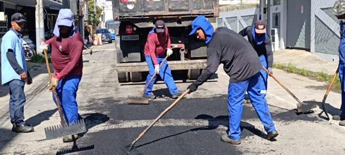 Operação tapa-buracos é realizada no bairro Vila Rica - Prefeitura de Cachoeiro de Itapemirim