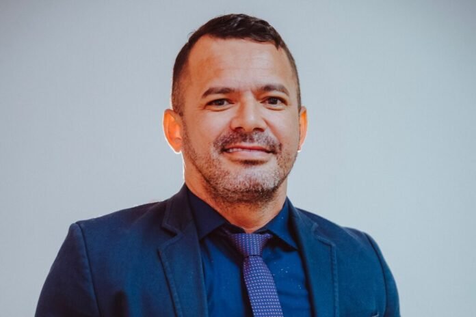 Presidente da Câmara da Serra exonera assessores de vereador preso