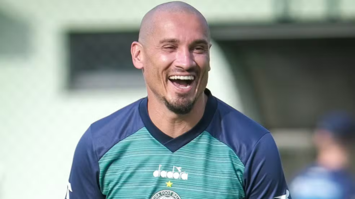 Coritiba negocia com Maicon a permanência