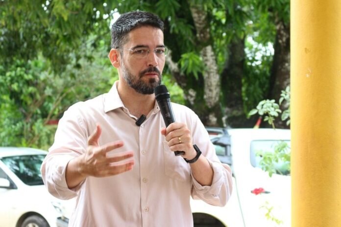 Ex-prefeito volta a ter embates nas redes com atual gestão de Cachoeiro