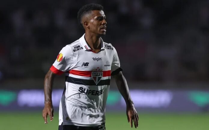 Flamengo encerra negociação com meia e foca na chegada de Lucas Paquetá