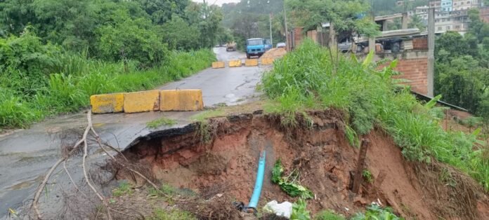 Rua do bairro Nossa Senhora Aparecida segue interditada - Prefeitura de Cachoeiro de Itapemirim
