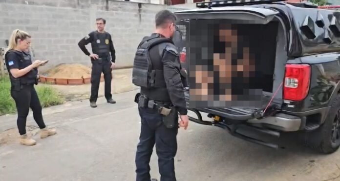 Polícia Civil prende casal suspeito de fraudar registros de CAC para venda ilegal de armas ao PCC